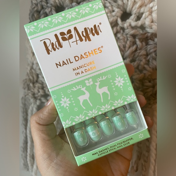 Red Aspen Nail Dashes in Elvis’s Blue Bird Day NEW Mint Green Press On Nails - Picture 1 of 4